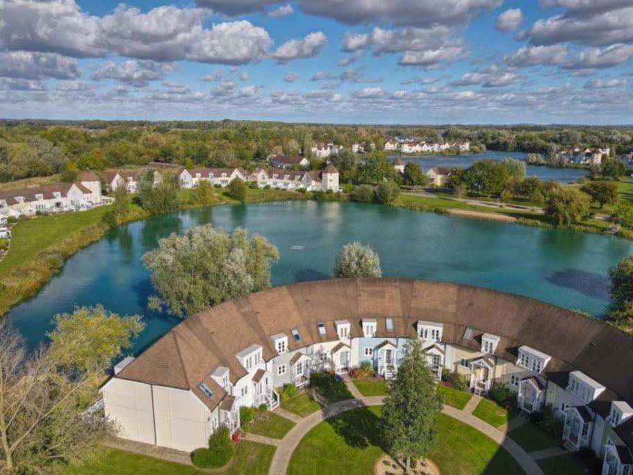 Charming Lake House Nature Retreat In Cotswold Water Park, South Cerney Near ไซเร็นเซสเตอร์ ภายนอก รูปภาพ