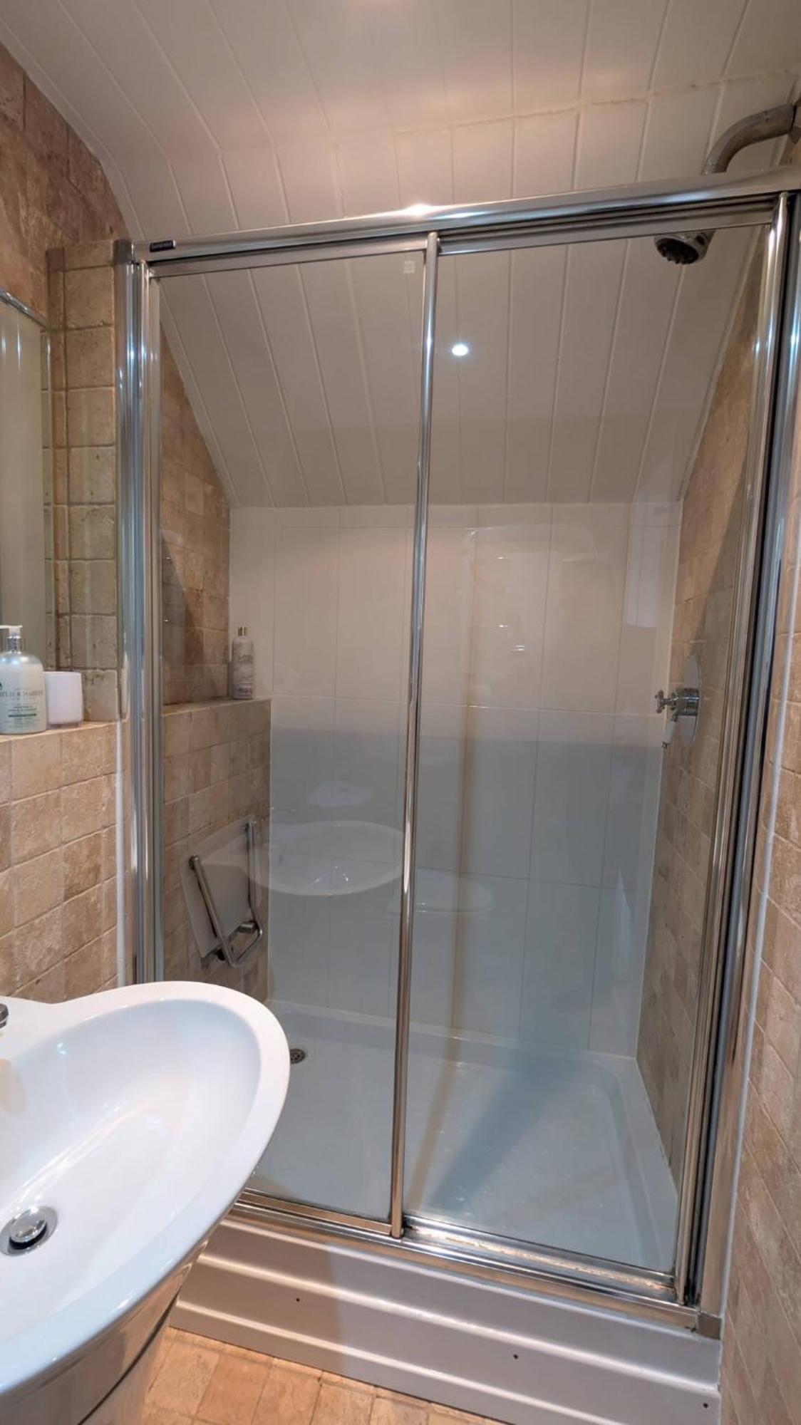 Charming Lake House Nature Retreat In Cotswold Water Park, South Cerney Near ไซเร็นเซสเตอร์ ภายนอก รูปภาพ